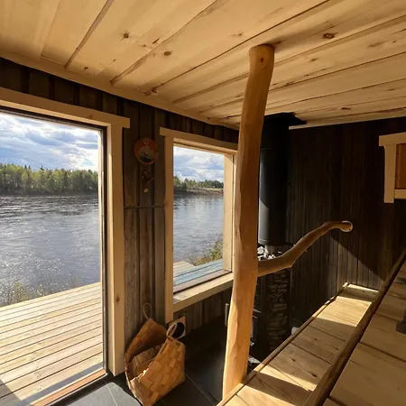 In A Great Location Along The Tornionjoki River *